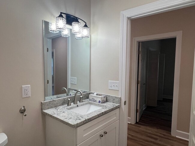 Building Photo - Stunning One Level Home located in central Johnson City!  