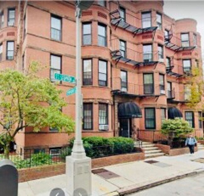 Building Photo - FENWAY 3 BR 2 BATH (9/1) - In Unit Laundry - NO FEE