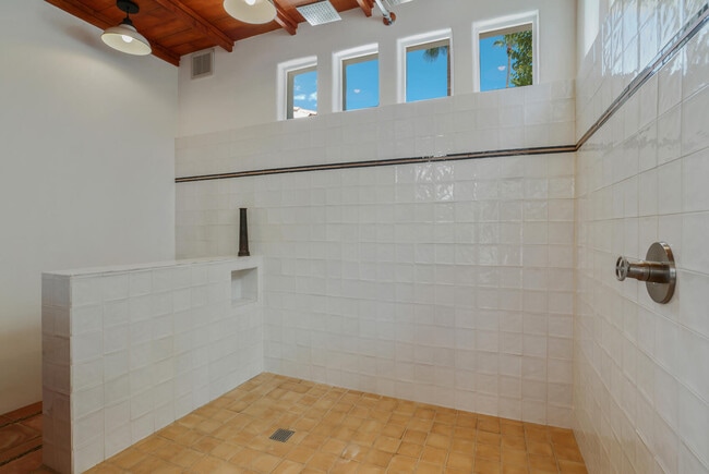 Building Photo - 439 E Sonora Rd