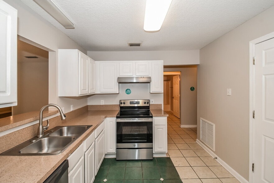 Building Photo - 416 S 13th Terrace