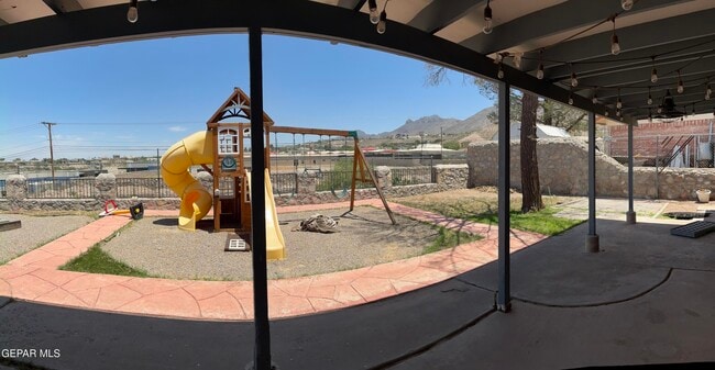 Building Photo - 5527 Carousel Dr
