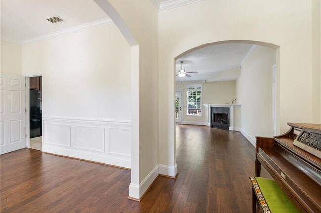 Building Photo - 5633 Tecumseh Dr