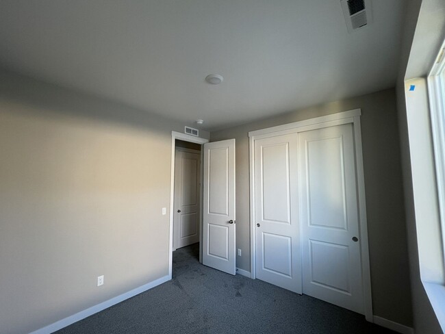 Building Photo - Brand new 3 bed 2.5 bath townhome in Stars...