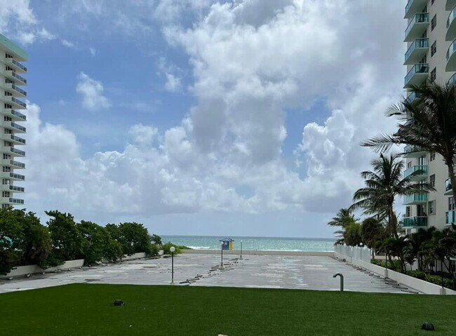 Building Photo - 3901 S Ocean Dr