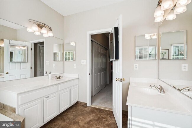 Building Photo - 5310 Chieftain Cir