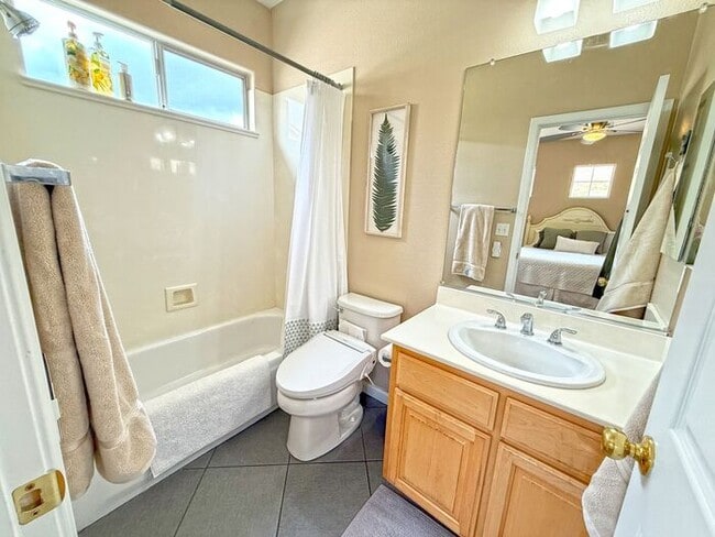 Building Photo - 5881 Capilano Dr