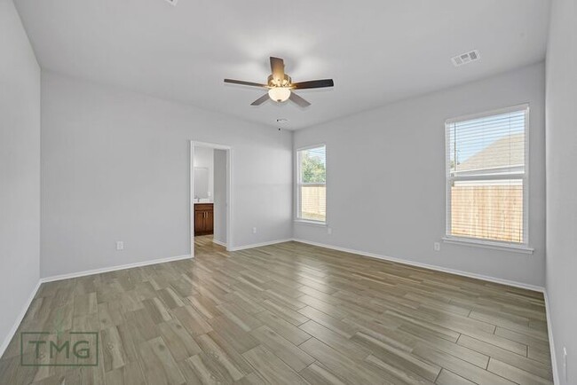 Building Photo - Move In Special! Shenandoah: Comfortable a...