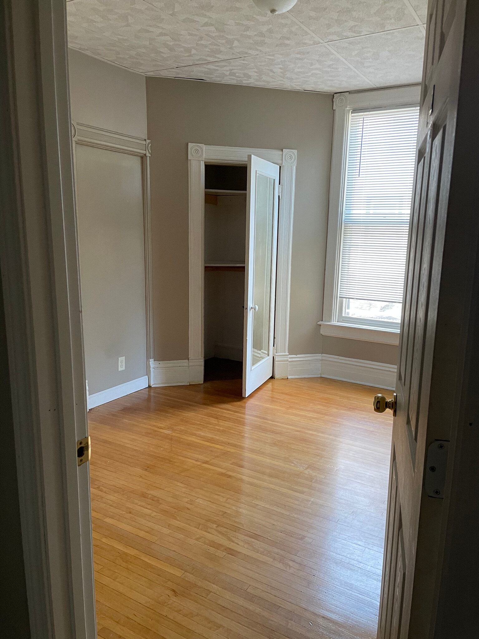 Bedroom - 523 E 5th St