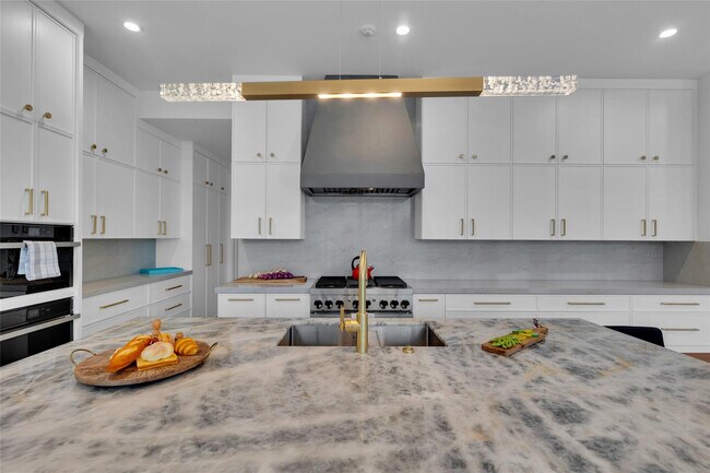 Building Photo - 1730 SE 13th St