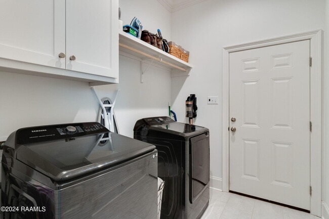 Building Photo - 201 Finsbury Ln