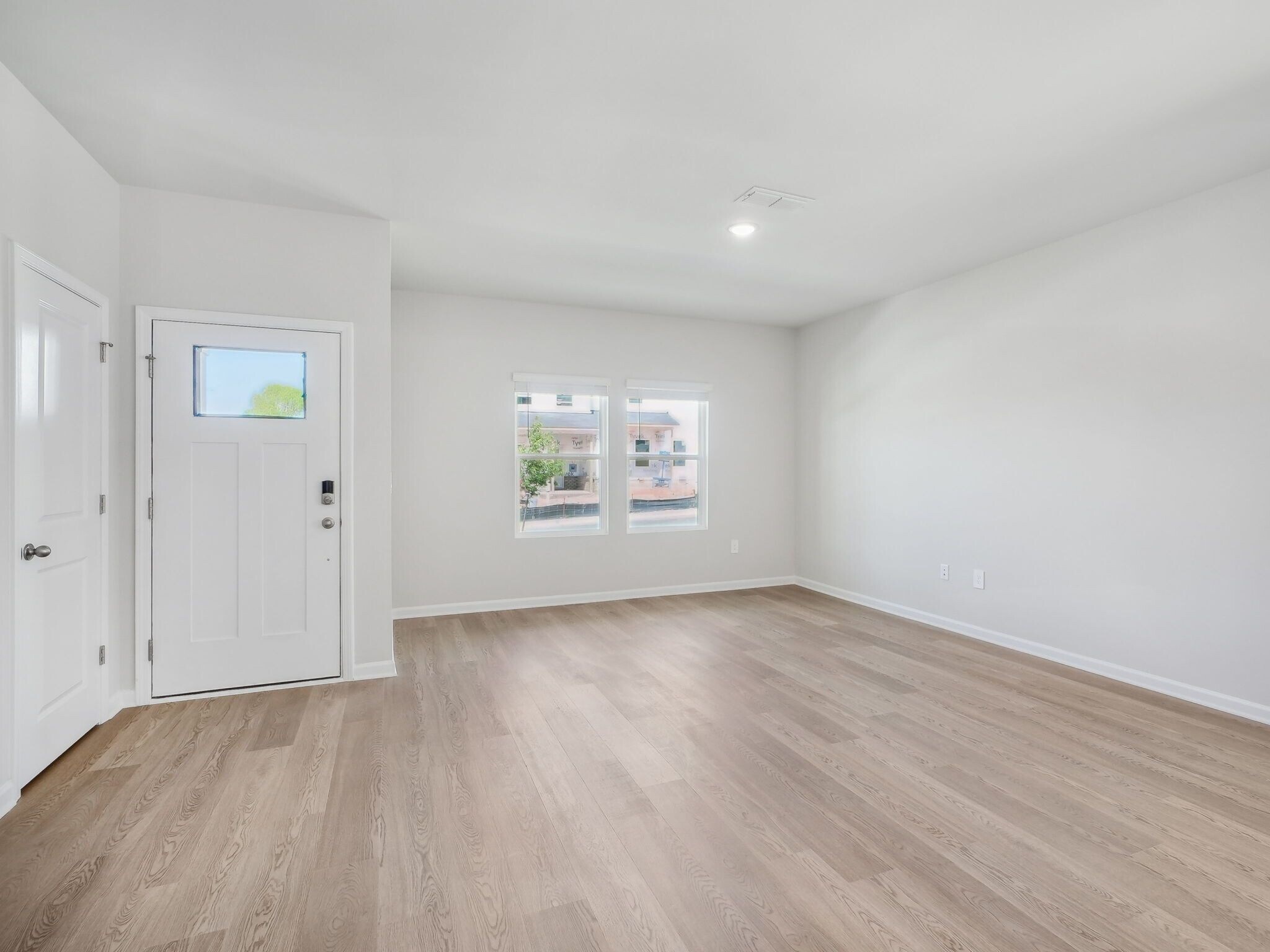 Building Photo - 702 Southland Dr