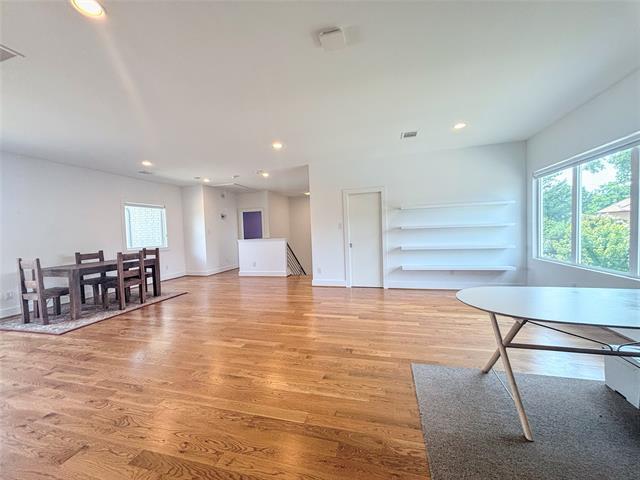 Building Photo - 460 Hidden Valley Dr