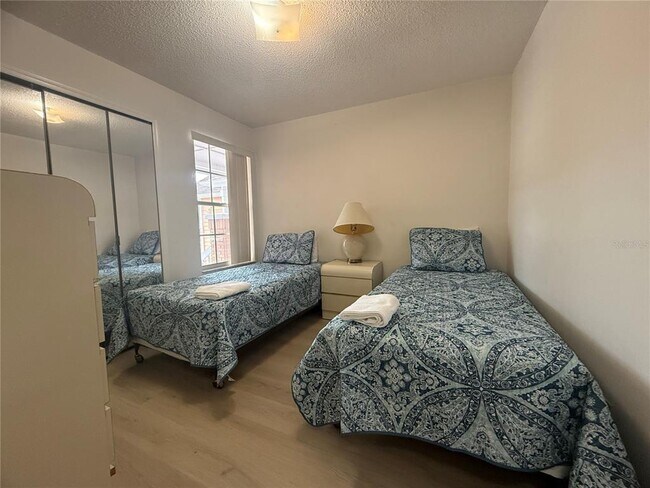 Building Photo - 2459 Sweetwater Club Cir