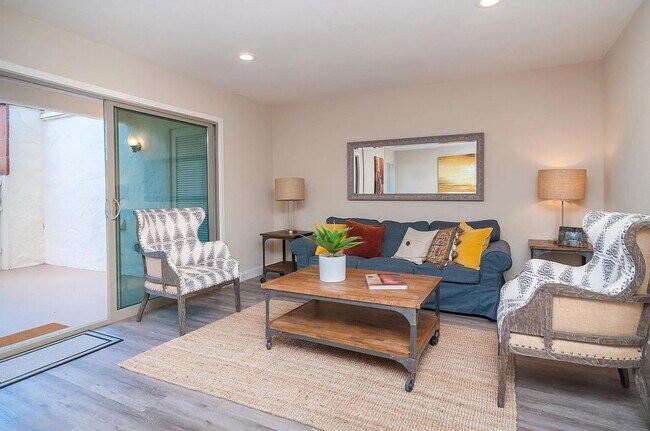 Building Photo - 4 Bedrooms and 2.5 baths!  Modern upgrades...