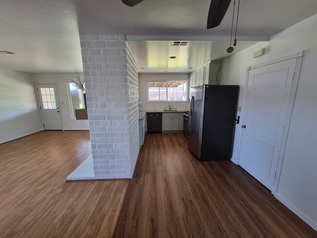 Building Photo - 4861 Lehrer Dr