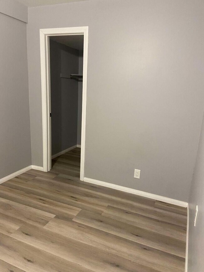 Building Photo - 578 13th St