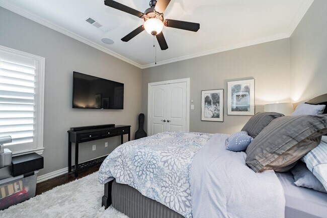 Building Photo - 5517 Longview St