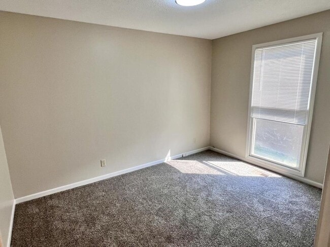 Building Photo - 114 Persimmon Dr