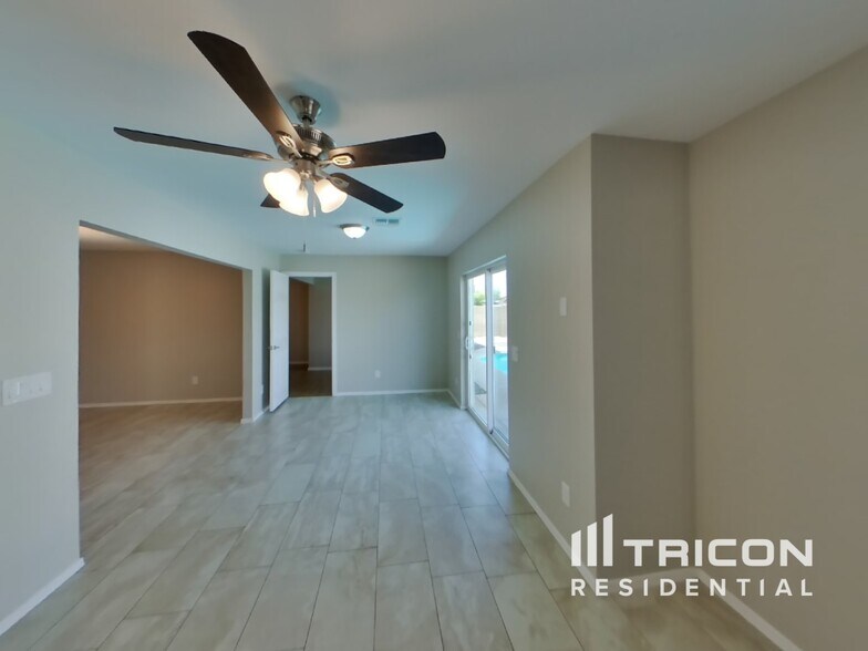 Building Photo - 9837 N 48th Ave