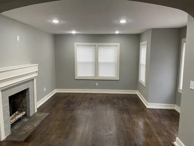 Building Photo - 2 Bedroom 1 Bathroom