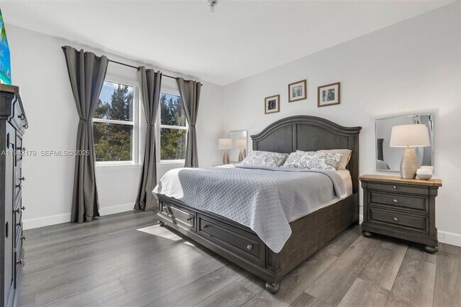 Building Photo - 1827 Lake Cove Dr