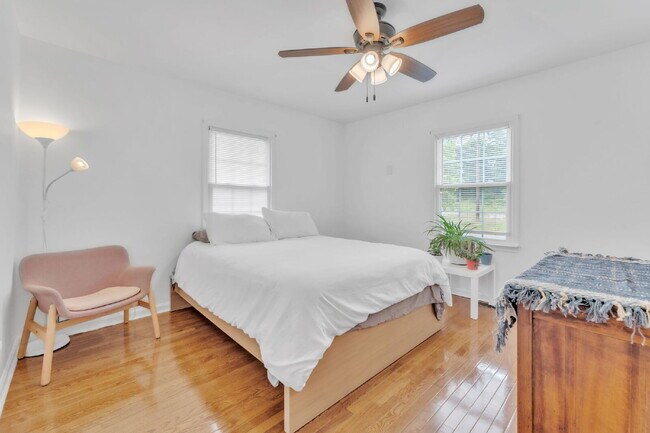 Building Photo - Quaint 3-Bedroom Retreat with Fireplace & ...
