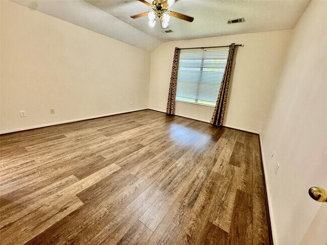 Building Photo - 20303 Misty Cove Dr