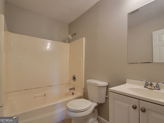 Building Photo - 400 Meadowview Dr