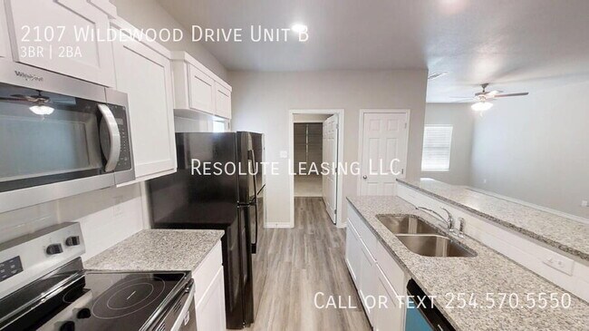 Building Photo - 2107 Wildewood Dr