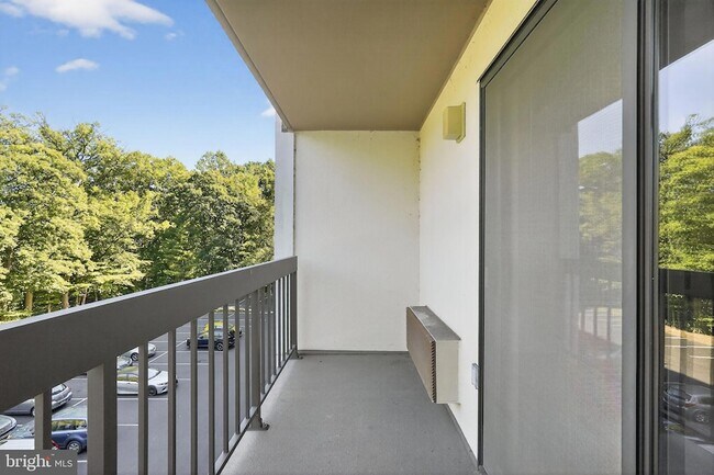 Building Photo - 800 Avondale Rd