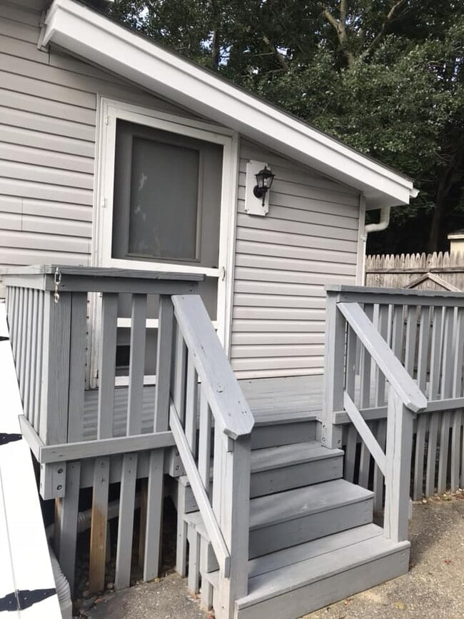 side deck - 11 Hoffman St