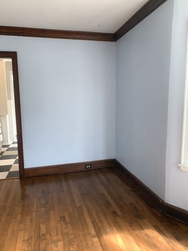 Building Photo - 318-320 N 12th Ave E