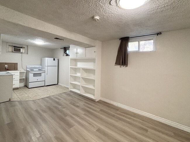 Building Photo - 416 Cornell Dr