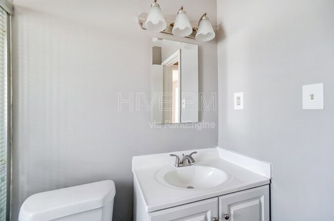 Building Photo - 2769 Losantiville Ave