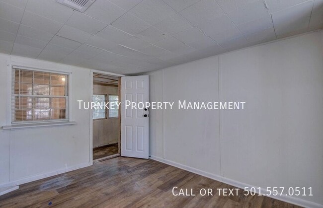 Building Photo - 4904 Lynch Dr