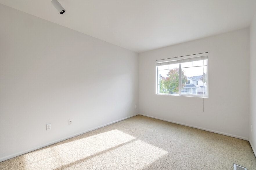 Building Photo - 5202 S 214th Way