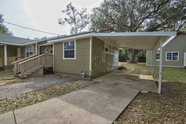 Building Photo - 2002