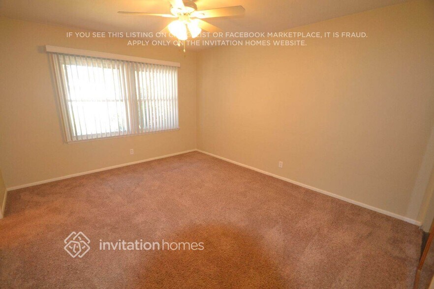 Building Photo - 10544 Densmore Ave