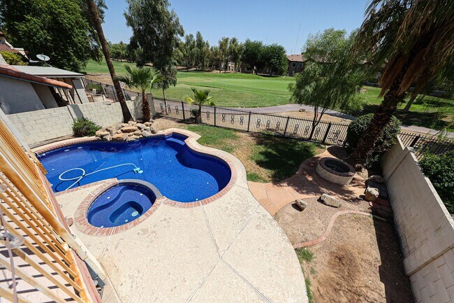 Building Photo - Stunning 3 bedroom, 2.5 bathroom Gold Cour...