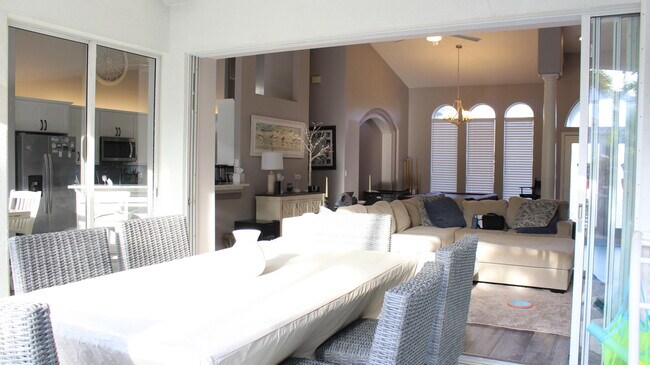 Building Photo - 132 Cambridge Ct