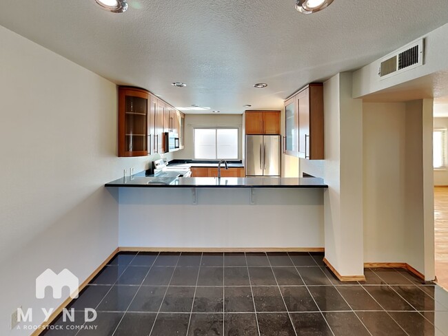 Building Photo - 125 Rosa Flora Cir