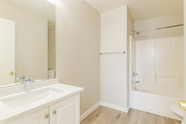 Building Photo - 6192 Windmill Island Ave