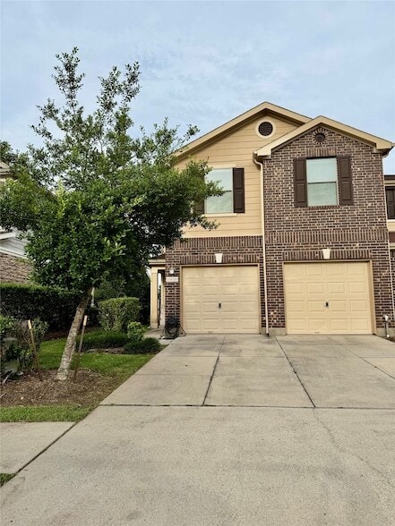 Building Photo - 16010 Limestone Lake Dr