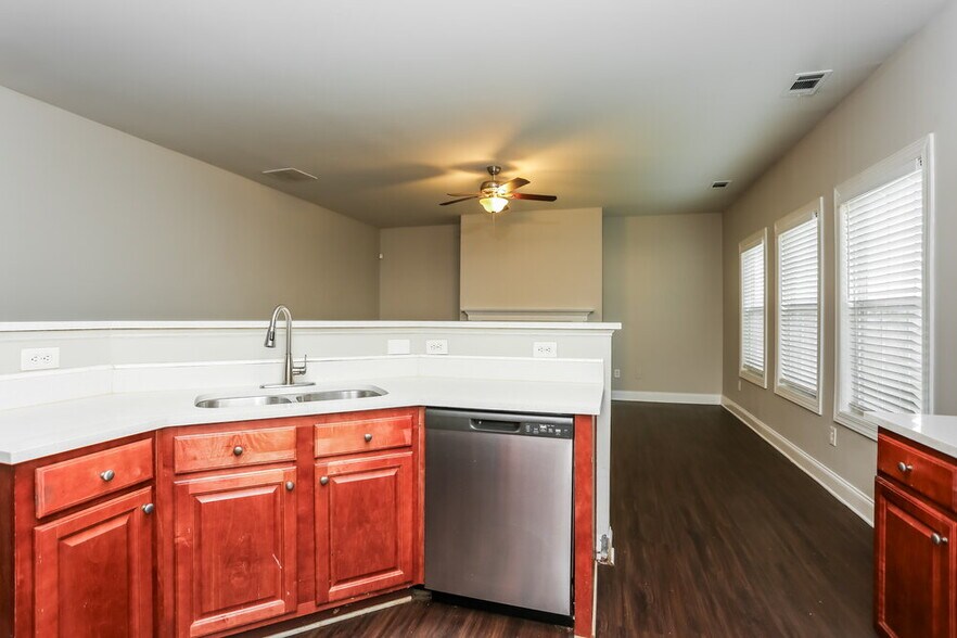 Building Photo - 5941 Apple Grove Rd NE