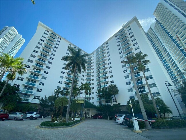 Building Photo - 3001 S Ocean Dr