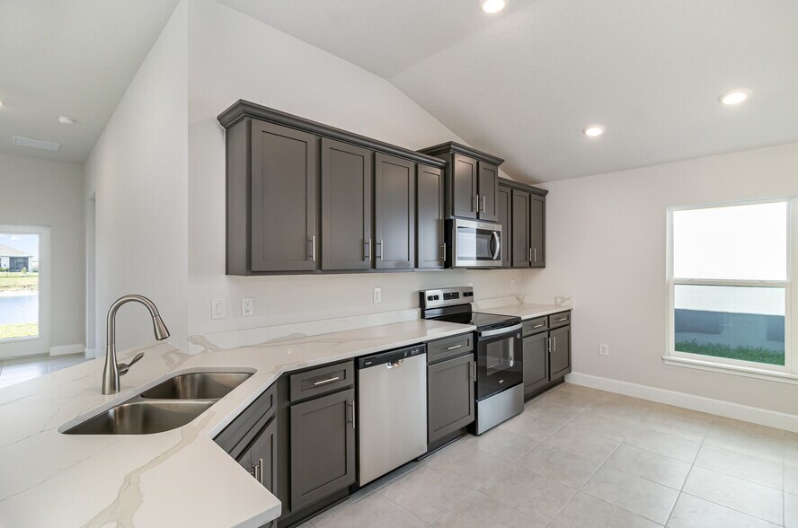 Building Photo - 2482 Carrick St NW