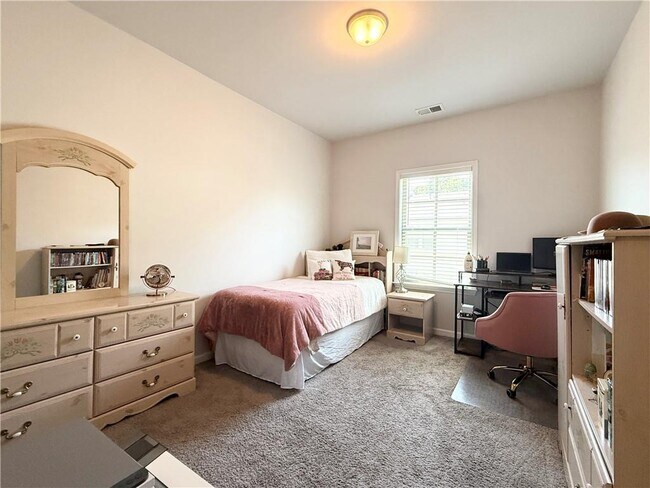 Building Photo - 2520 Great Silver Fir Aly
