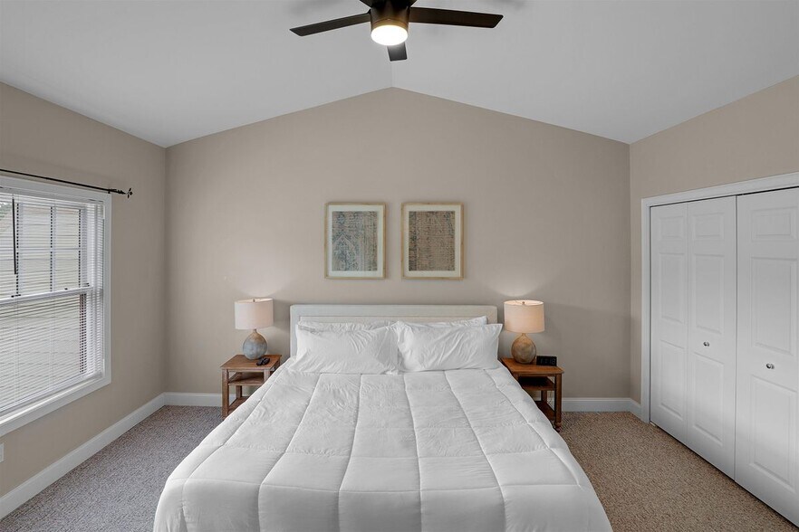 Building Photo - 13 Greenscapes, 9