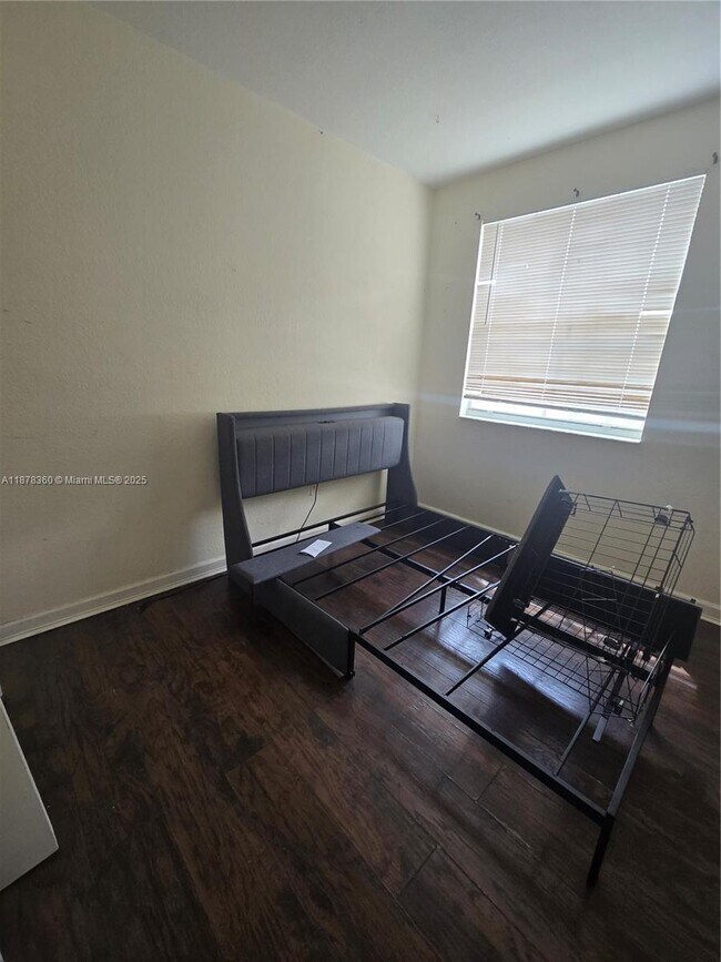 Building Photo - 1661 SE 28th St