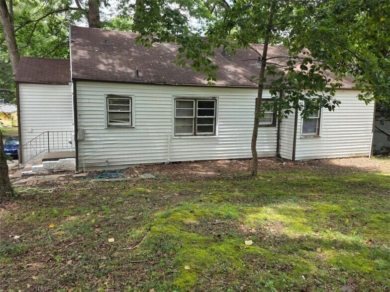 Building Photo - 1336 Wichita Dr SW